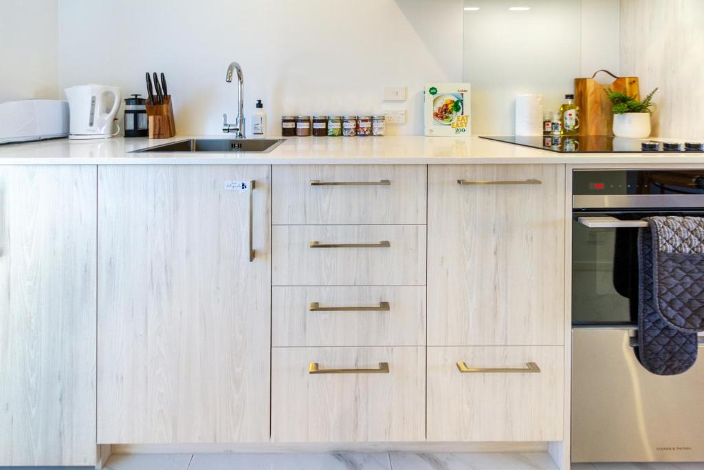 Explore from 8 Wilmer: Upper Level Cozy Studio - Resim 20