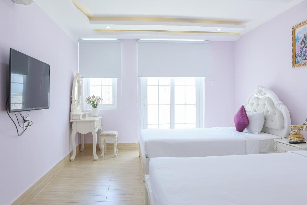 Giường trong phòng chung tại Happy Star Hotel Nha Trang