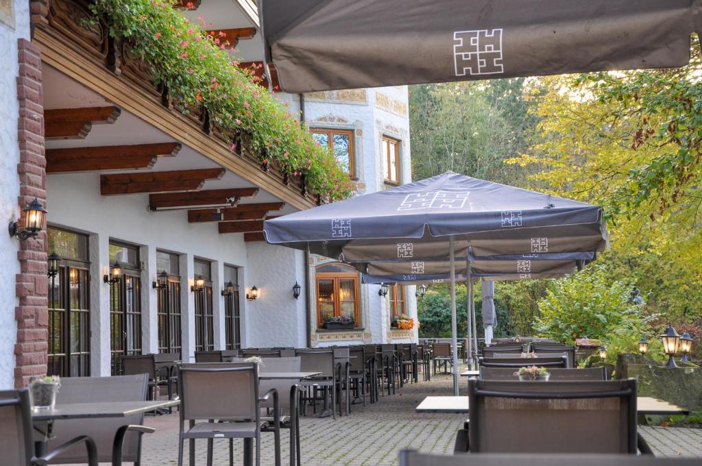 Restaurace v ubytování Hotel-Restaurant Kreuzberghof Tagungs- und Veranstaltungshotel