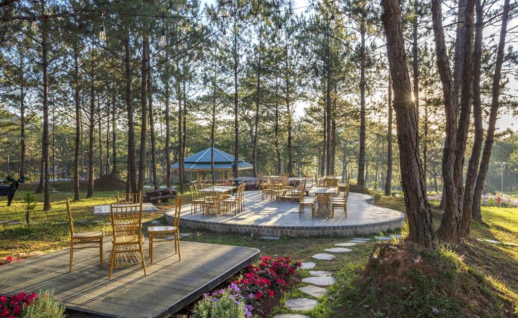 Zahrada ubytování Kim Resort - Khu Nghĩ Dưỡng Rừng Lá Kim