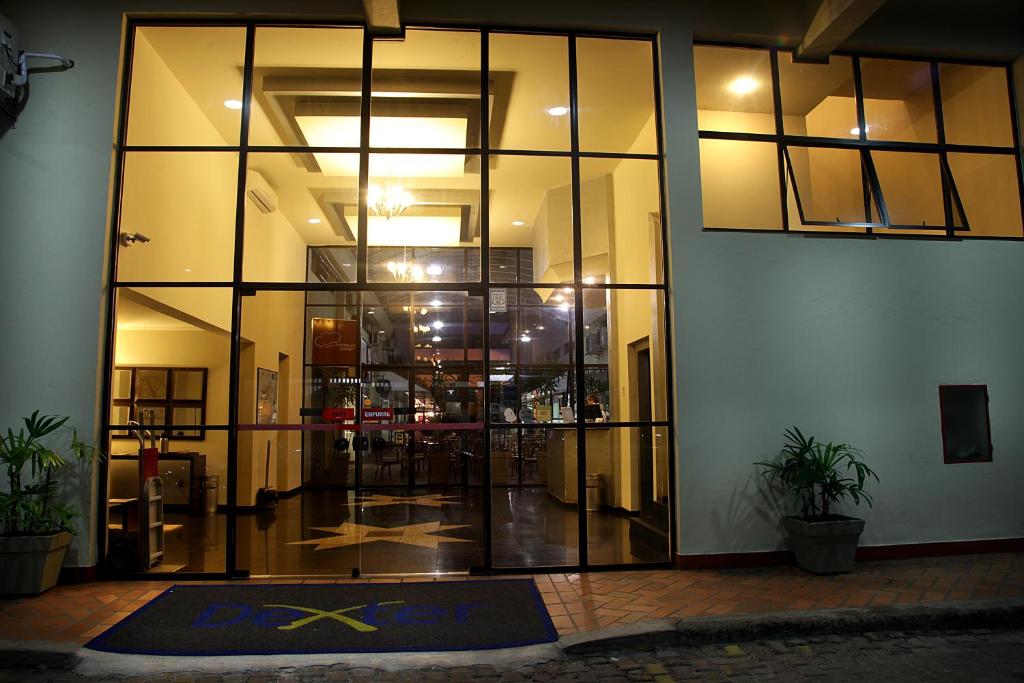  Hotel Dexter