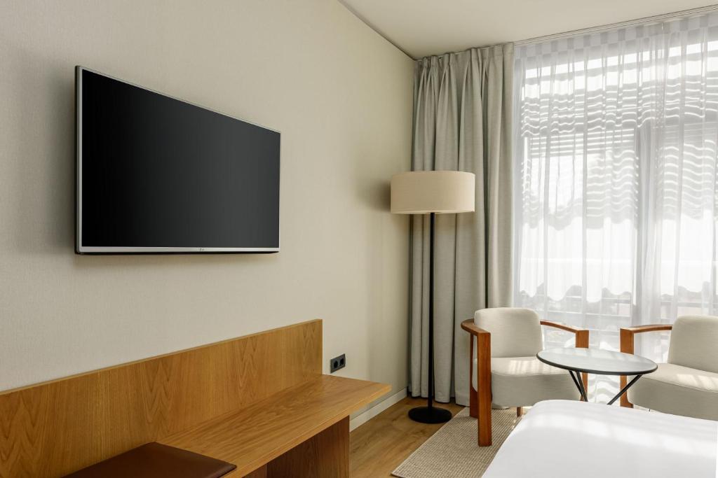 TV a/nebo společenská místnost v ubytování AC Hotel Gava Mar