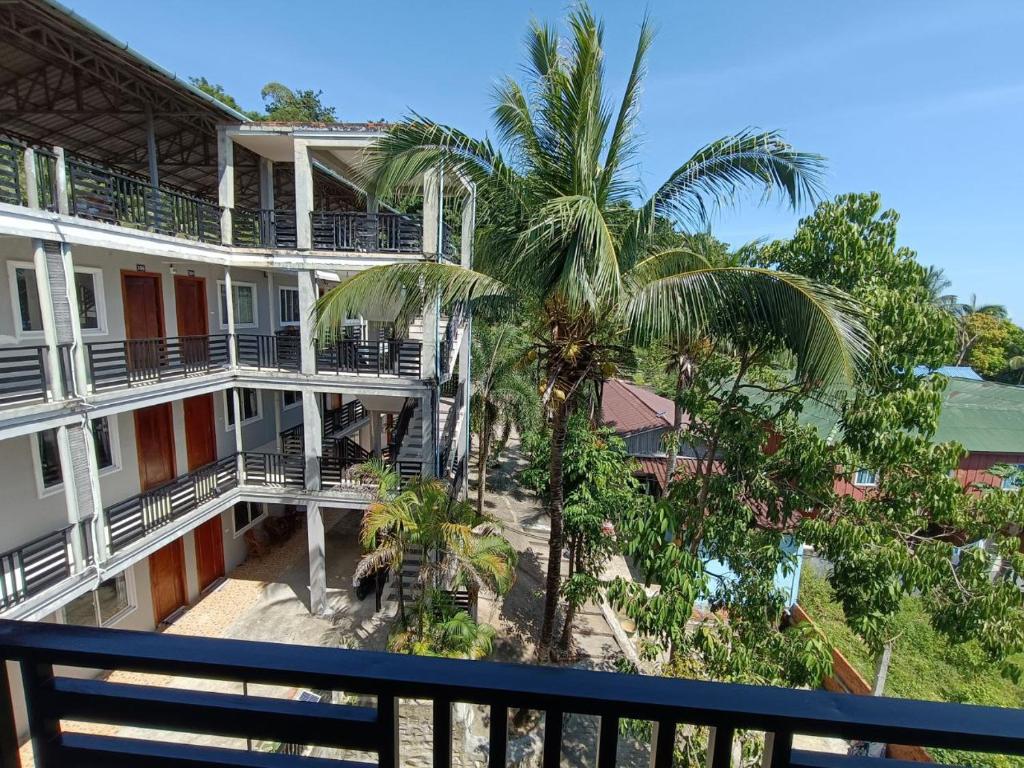 Roomy Guesthouseにあるバルコニーまたはテラス