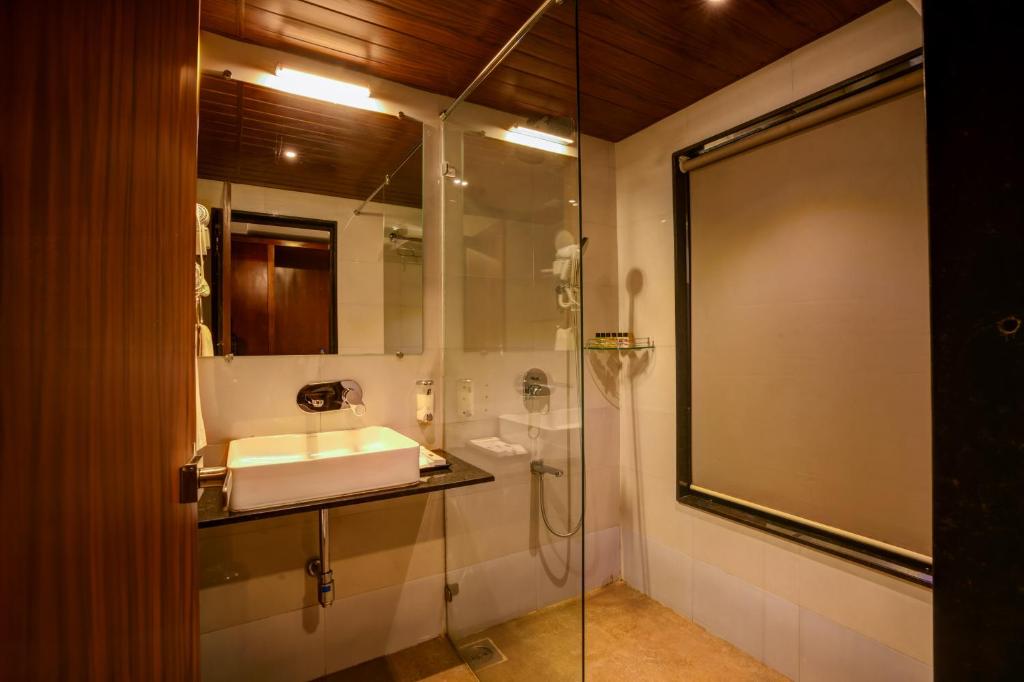 Koupelna v ubytování KAMAT'S DAFFODIL RESORT GOA