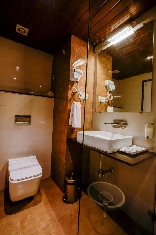 Koupelna v ubytování KAMAT'S DAFFODIL RESORT GOA