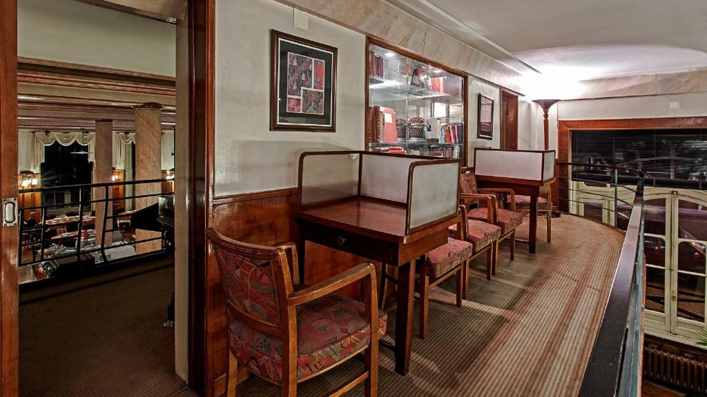 Kuchyň nebo kuchyňský kout v ubytování Hotel Astoria
