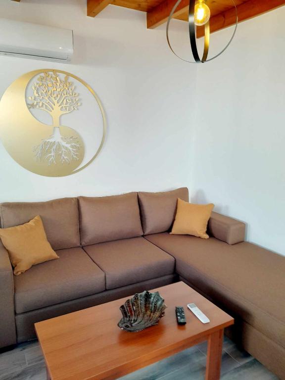 Posezení v ubytování "Zeus House" Sevasti Symi Studios
