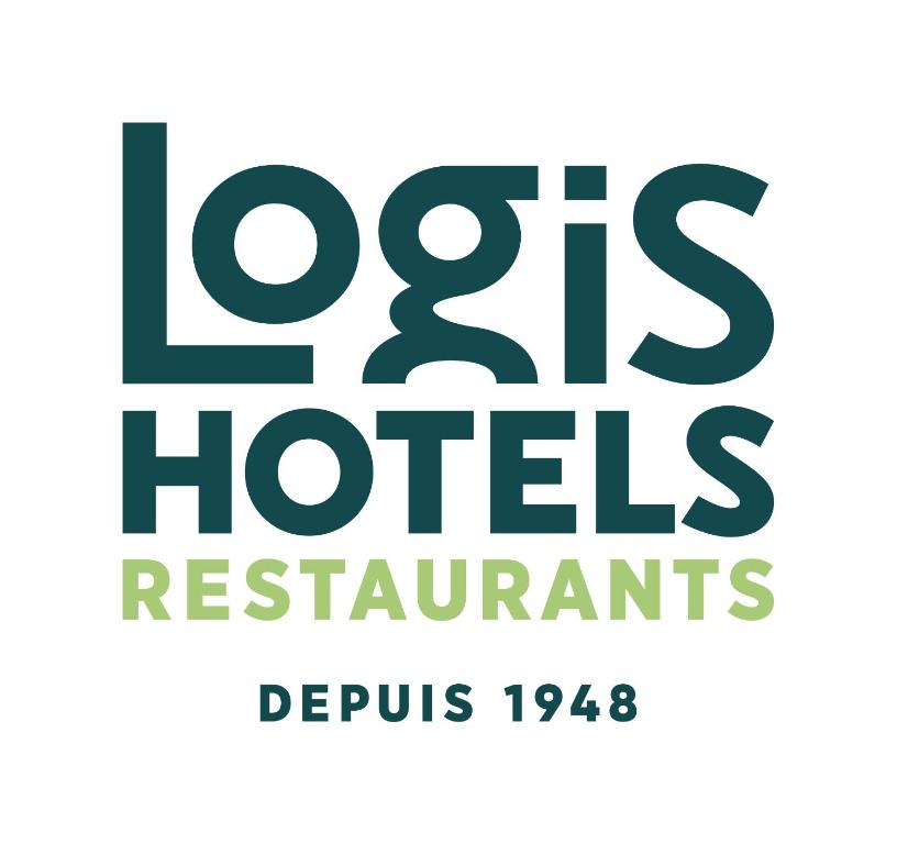 un logotipo para los americanos y los restaurantes del hotel en Logis Hôtel Le Moulin de la Coudre, en Venoy