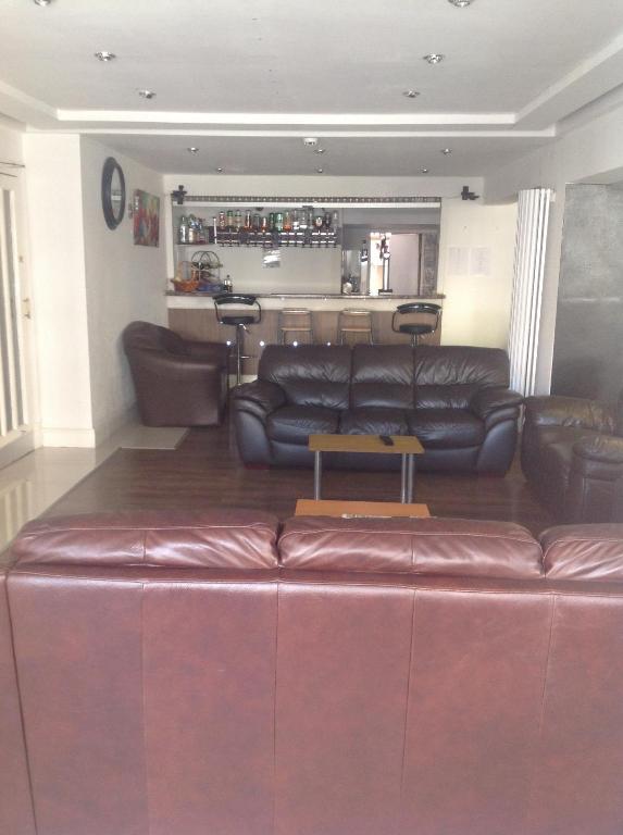 The Woodfield Hotel , Indoor Heated swimming pool, Spacious lounge and Bar - Resim 27