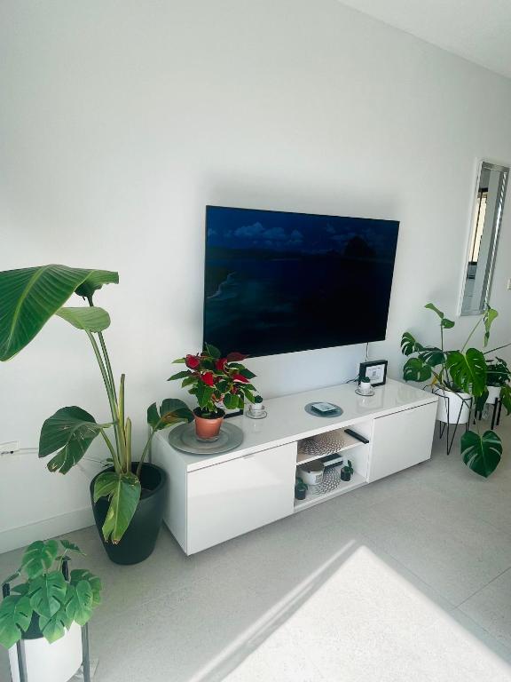 A television and/or entertainment centre at Royal View Apartment - Playa de Las Americas