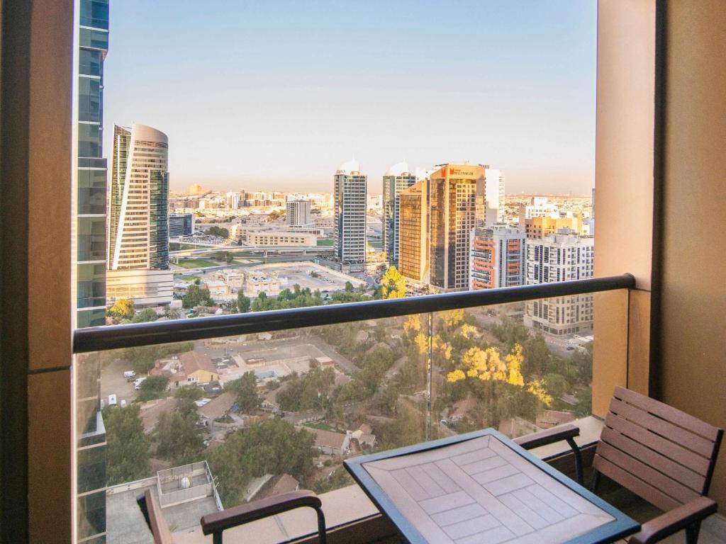Nespecifikovaný výhled na destinaci Dubaj nebo výhled na město při pohledu z hotelu