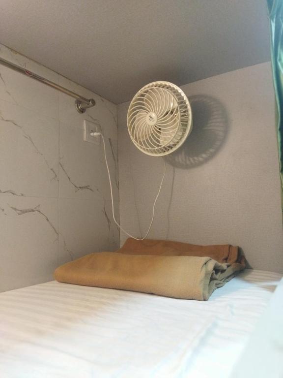 Postel nebo postele na pokoji v ubytování Noor Dormitory Sakinaka