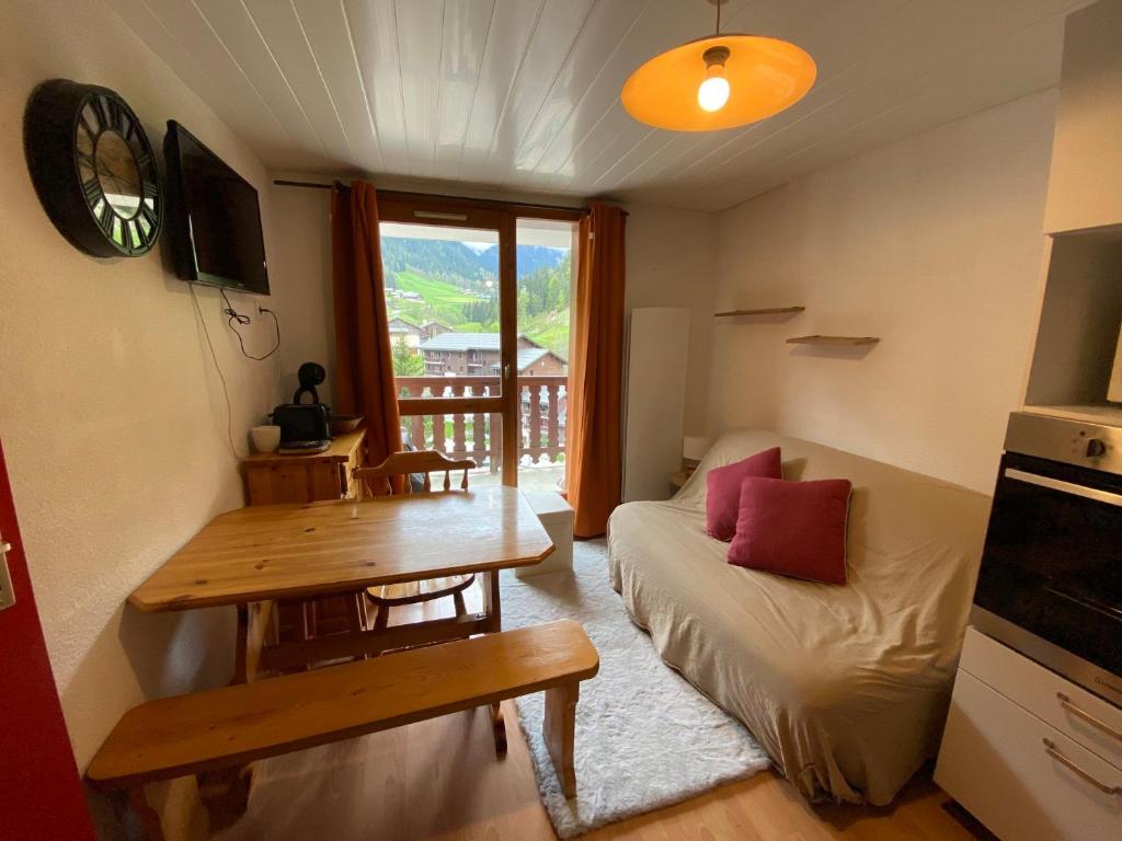 Χώρος καθιστικού στο Appartement centre d'Arêches, 4 personnes, 1 chambre, 1 coin montagne - VLII36