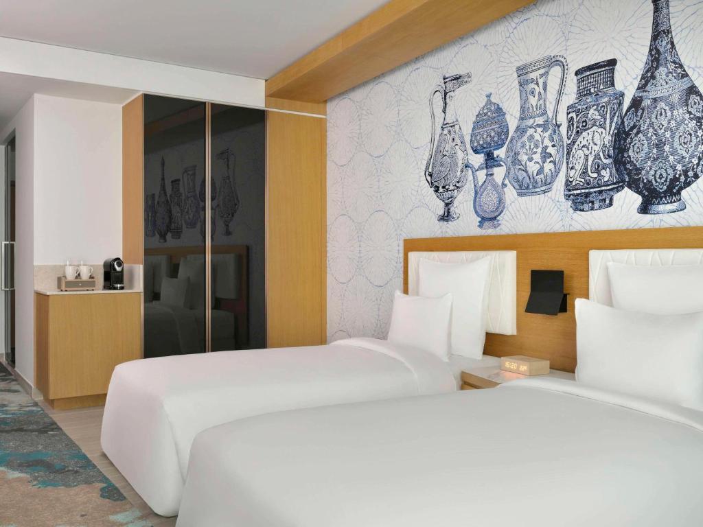 Postel nebo postele na pokoji v ubytování Mövenpick Hotel & Apartments Ghala Muscat