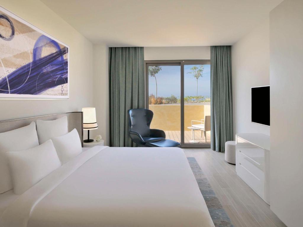 Postel nebo postele na pokoji v ubytování Mövenpick Hotel & Apartments Ghala Muscat