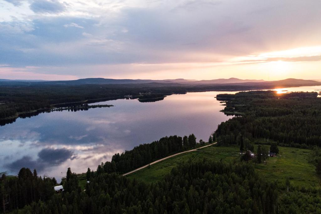 an aerial view of a lake at sunset at Blueberry Lodge 8 personnes in Mjölan
