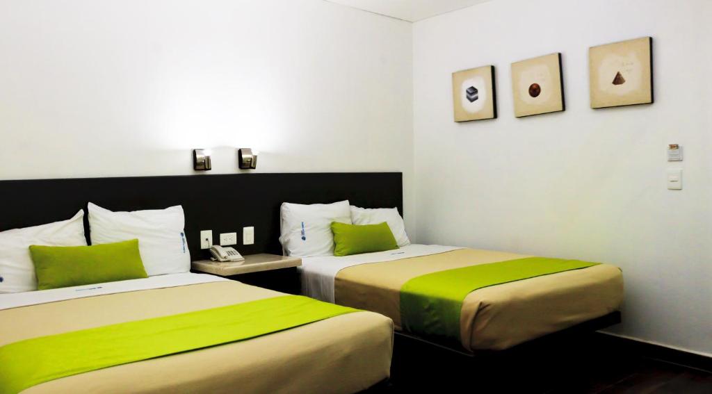 Postel nebo postele na pokoji v ubytování Global Express Hotel Escarcega