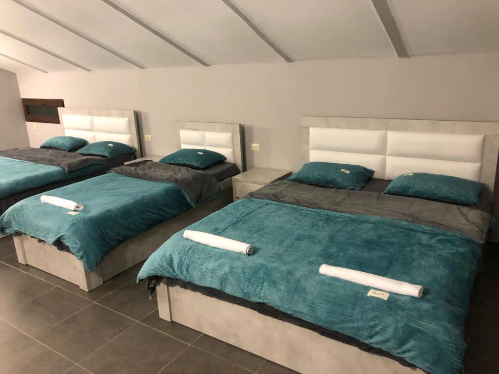 Postel nebo postele na pokoji v ubytování Villa Victoria in Bakuriani