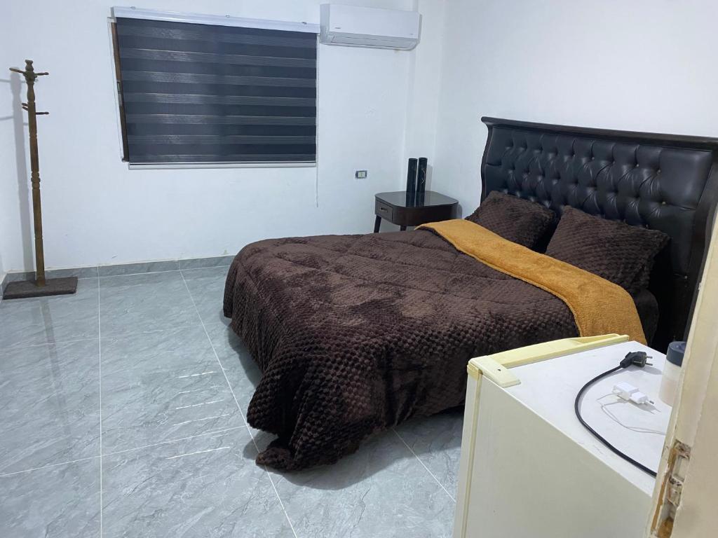 Postel nebo postele na pokoji v ubytování huseein rooms