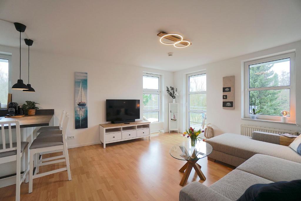 TV a/nebo společenská místnost v ubytování Südstrand Apartment