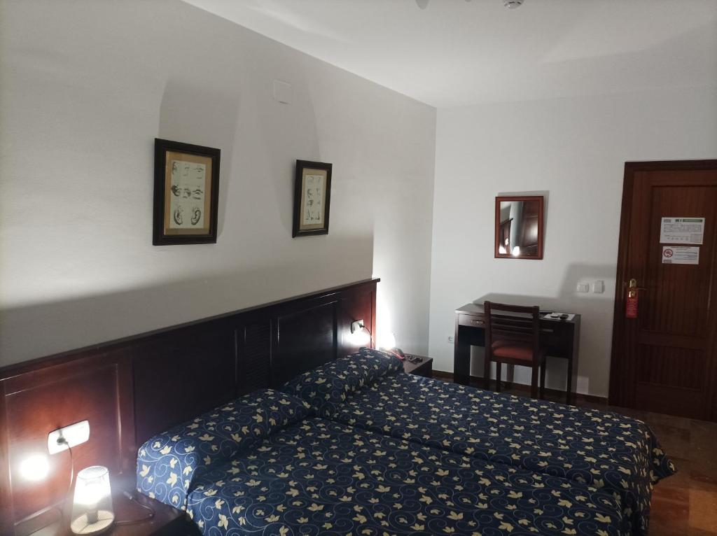 Postel nebo postele na pokoji v ubytování Hostal San Cayetano