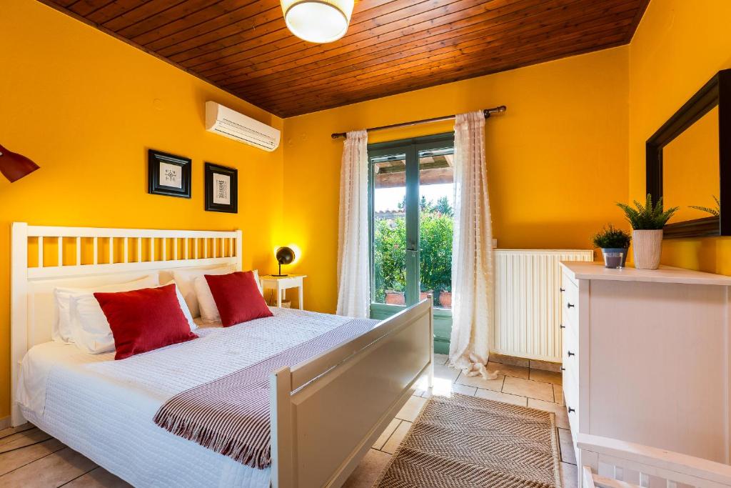A bed or beds in a room at Villa Elli