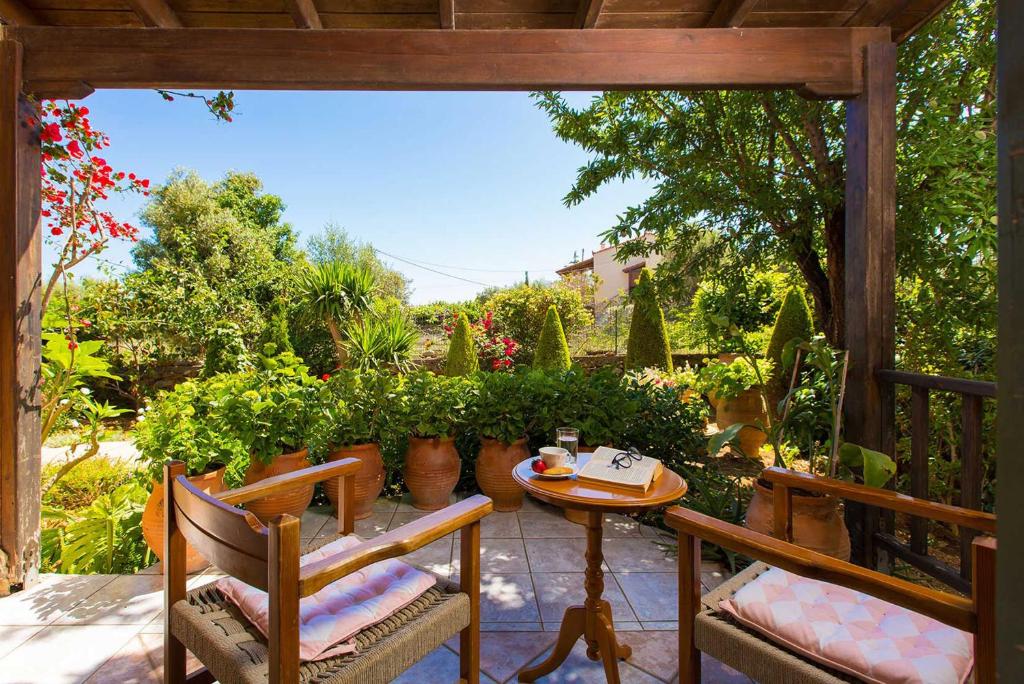 A garden outside Villa Elli