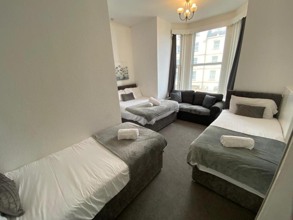 a living room with two beds and a couch at Farina No4, Sea view apartment sleeping 4 guests in Bridlington
