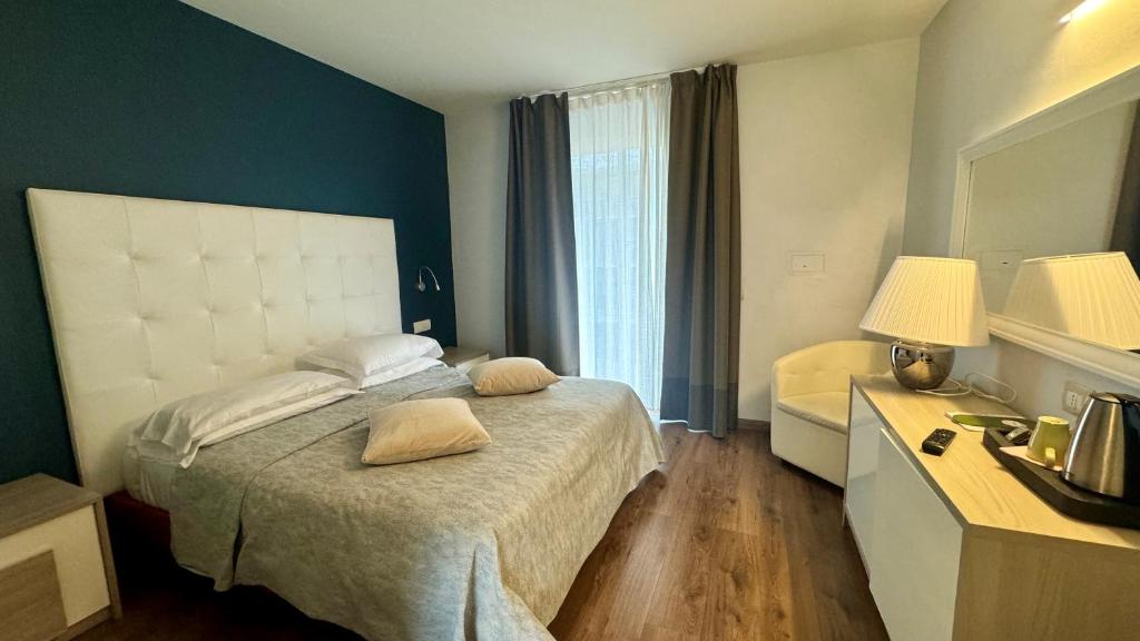 Postel nebo postele na pokoji v ubytování Hotel Royal