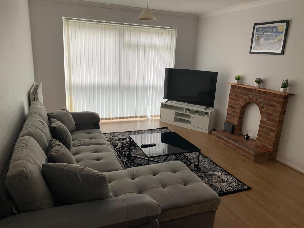 a living room with a couch and a television at 1 Bedroom Flat Apartment Bromley in Bromley