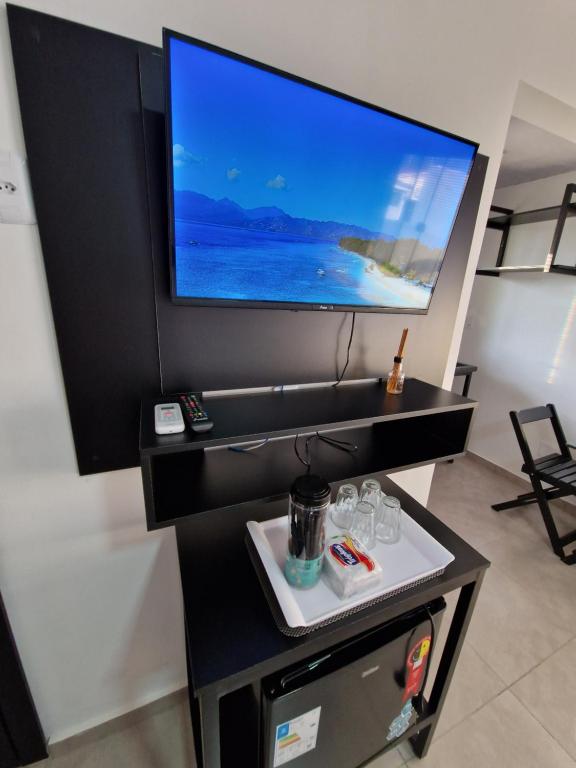 TV a/nebo společenská místnost v ubytování Condomínio Inn Studio