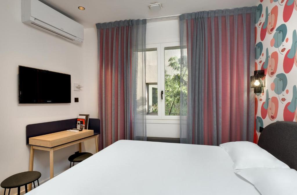 Postel nebo postele na pokoji v ubytování Hôtel De L'octroi