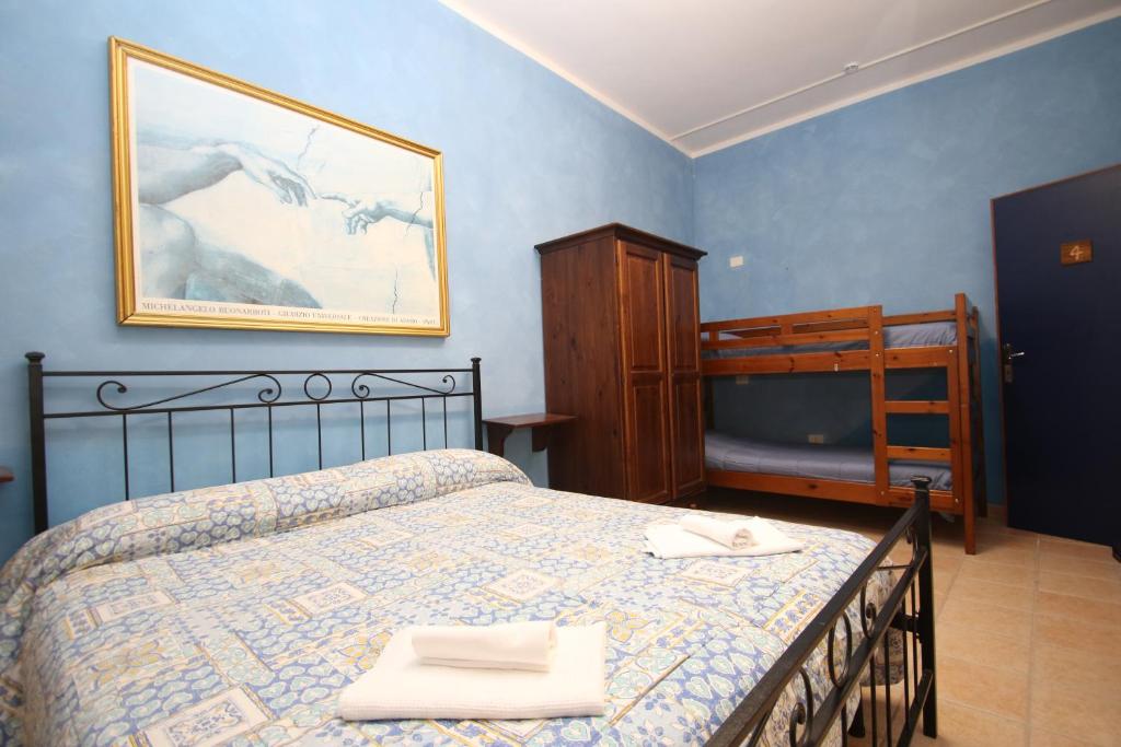 Postel nebo postele na pokoji v ubytování Ostello Del Volo
