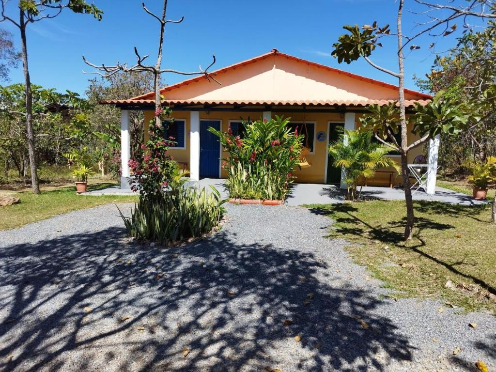 a house with a pathway in front of it at Chalés Pássaros do Cerrado in Cavalcante