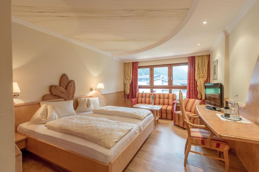 Postel nebo postele na pokoji v ubytování Sporthotel Neustift