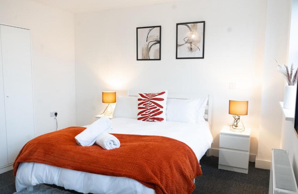 Kama o mga kama sa kuwarto sa 7-mins to Central London, Premium 3-bedroom Getaway, Sleeps 7, Free Parking