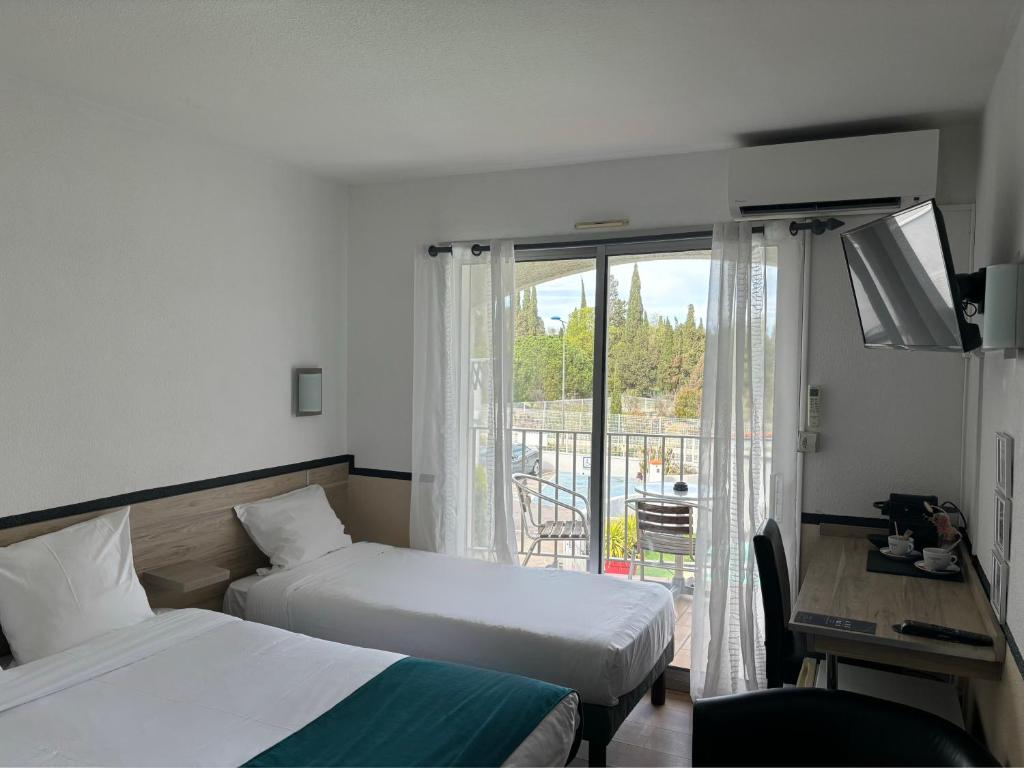 Postel nebo postele na pokoji v ubytování Acapella Hotel