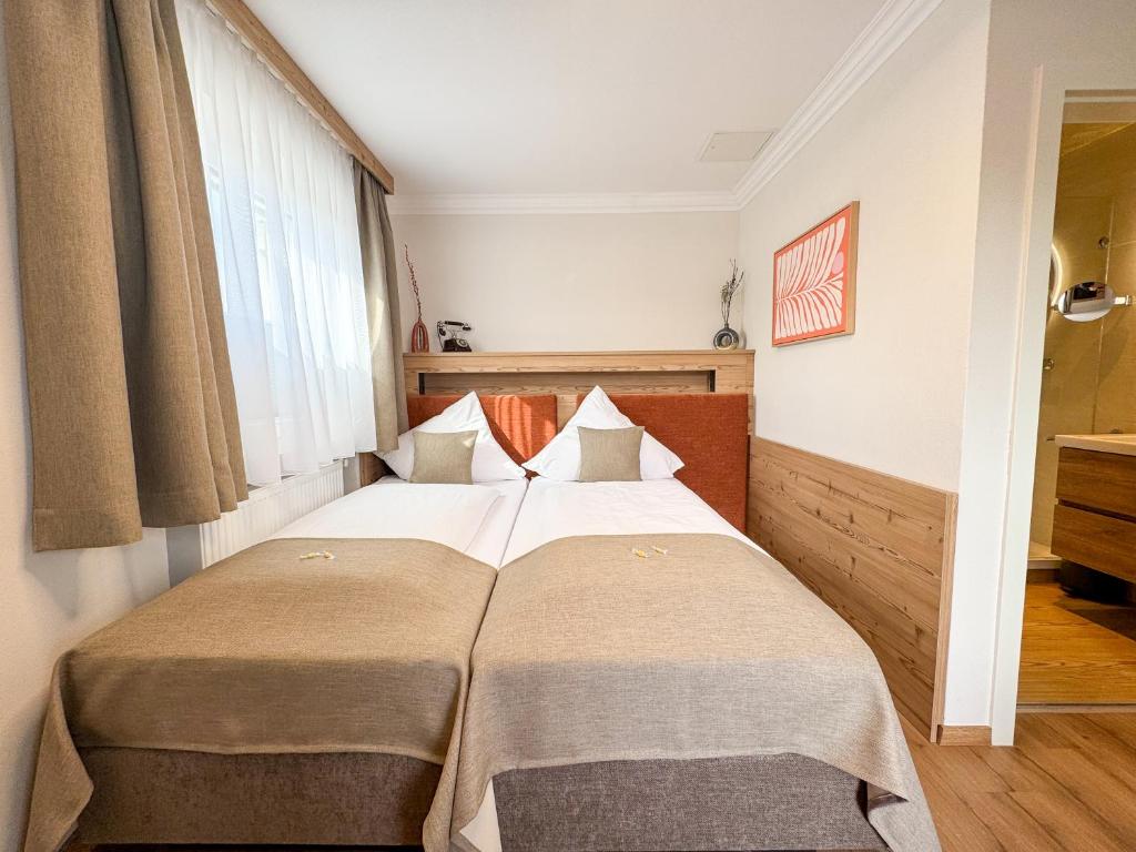 Hotel Schlossblick Chiemsee - Double Or Twin Room With Terrace And Lake View