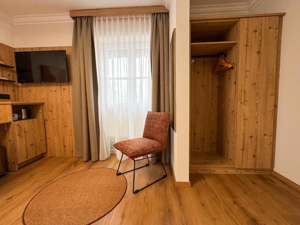Hotel Schlossblick Chiemsee - Double Or Twin Room With Balcony And Lake View