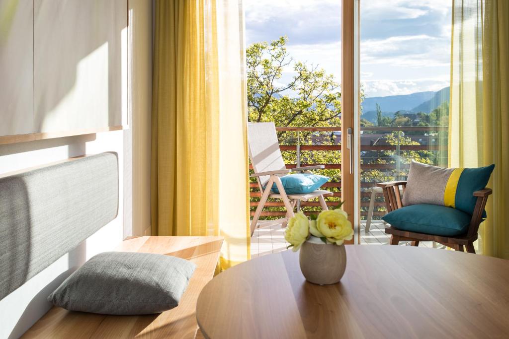 Nespecifikovaný výhled na hory nebo výhled na hory při pohledu z hotelu
