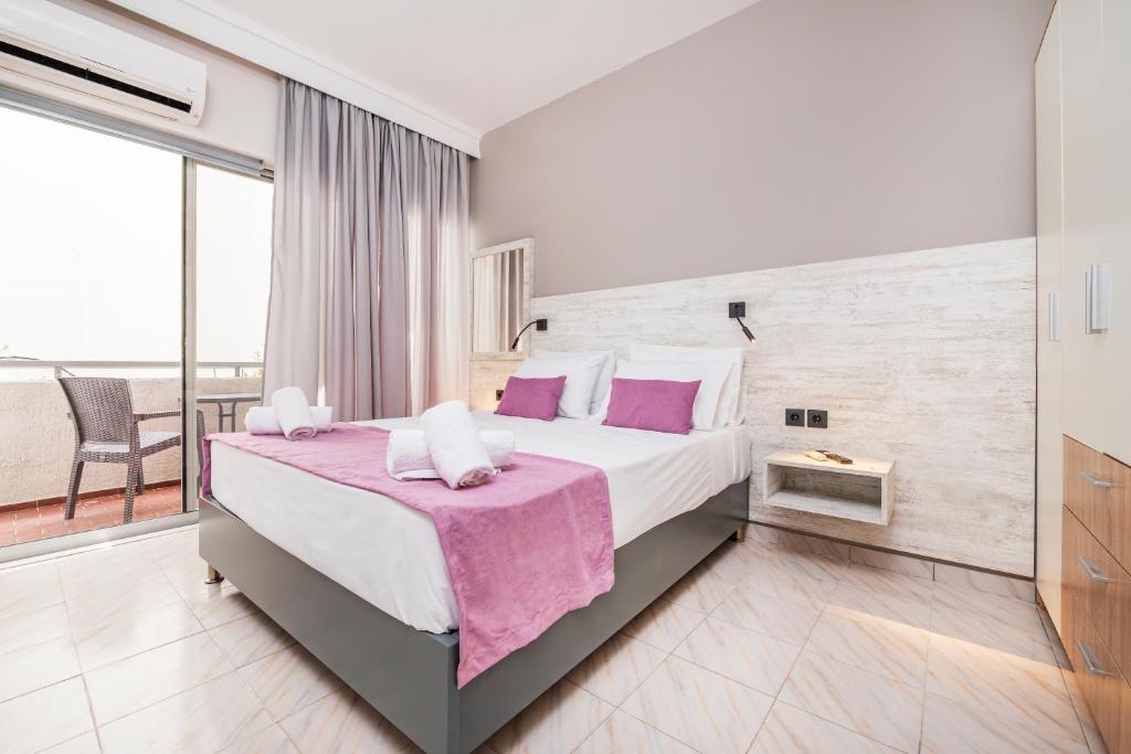 a bedroom with a large bed with a pink blanket at City Life Marina apartment No. 15 in Ampavris