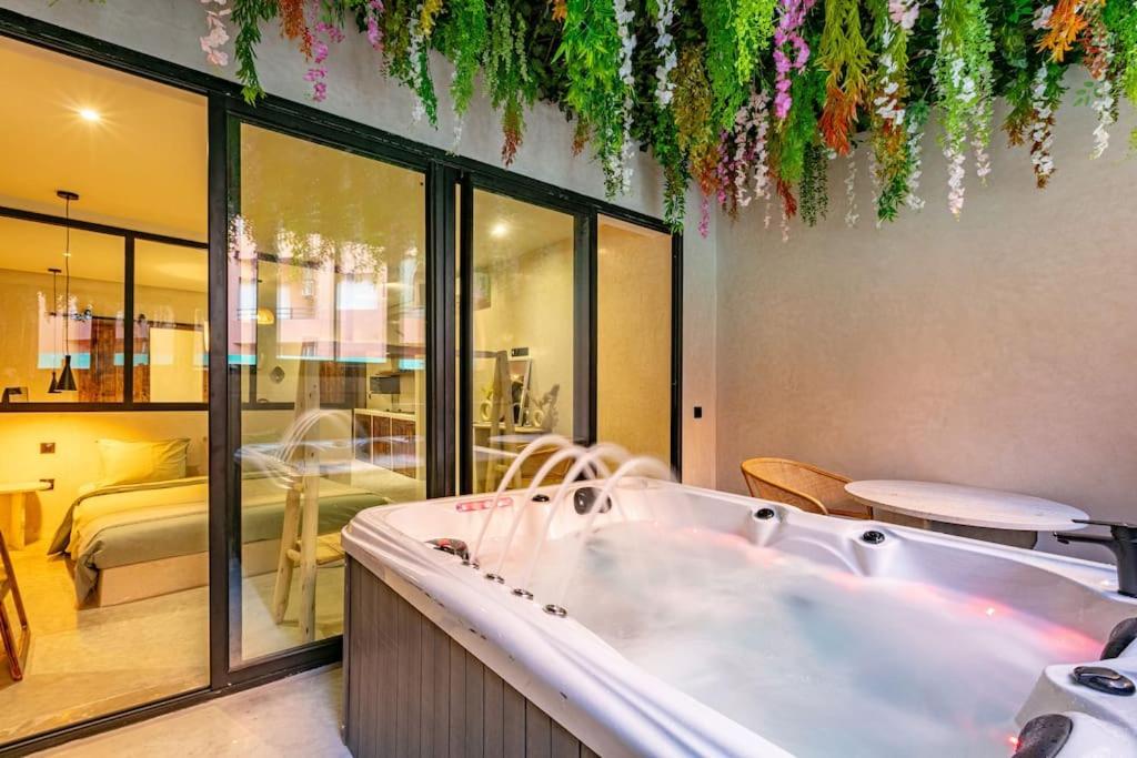 Luxueuse suite avec jacuzzi, Marrakech (updated prices 2024)