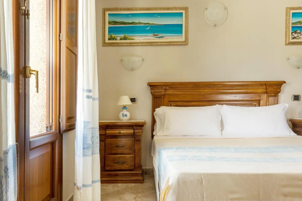 Postel nebo postele na pokoji v ubytování Hotel Sa Suergia