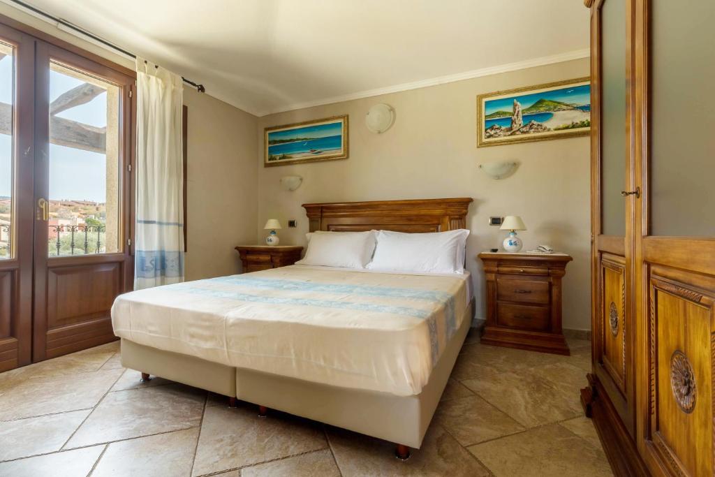 Postel nebo postele na pokoji v ubytování Hotel Sa Suergia
