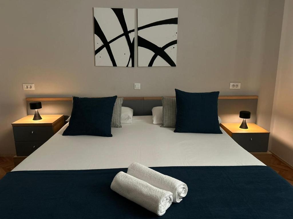 Postel nebo postele na pokoji v ubytování Perina Apartment - free parking