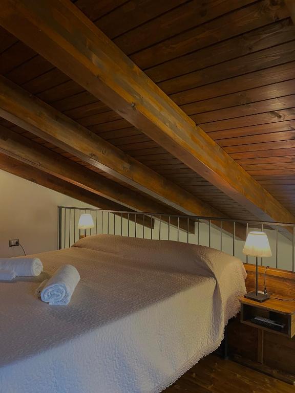 Łóżko lub łóżka w pokoju w obiekcie Agriturismo Piano di Andrea