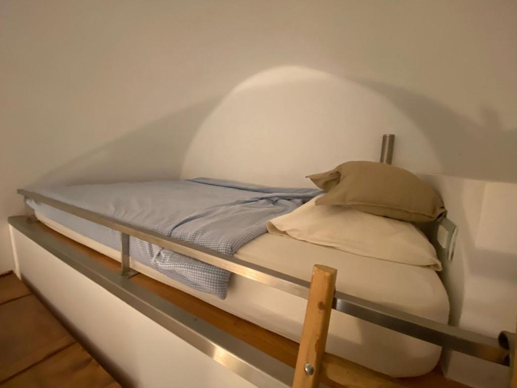 Postel nebo postele na pokoji v ubytování Old Town Moschetti 20