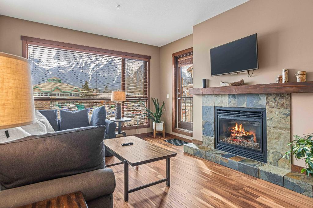 Zona d'estar a Best Views of Canmore - 2Bed 2Bath