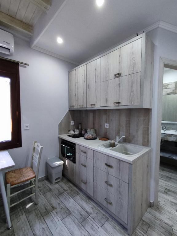 Kuchyň nebo kuchyňský kout v ubytování Green House Skiathos