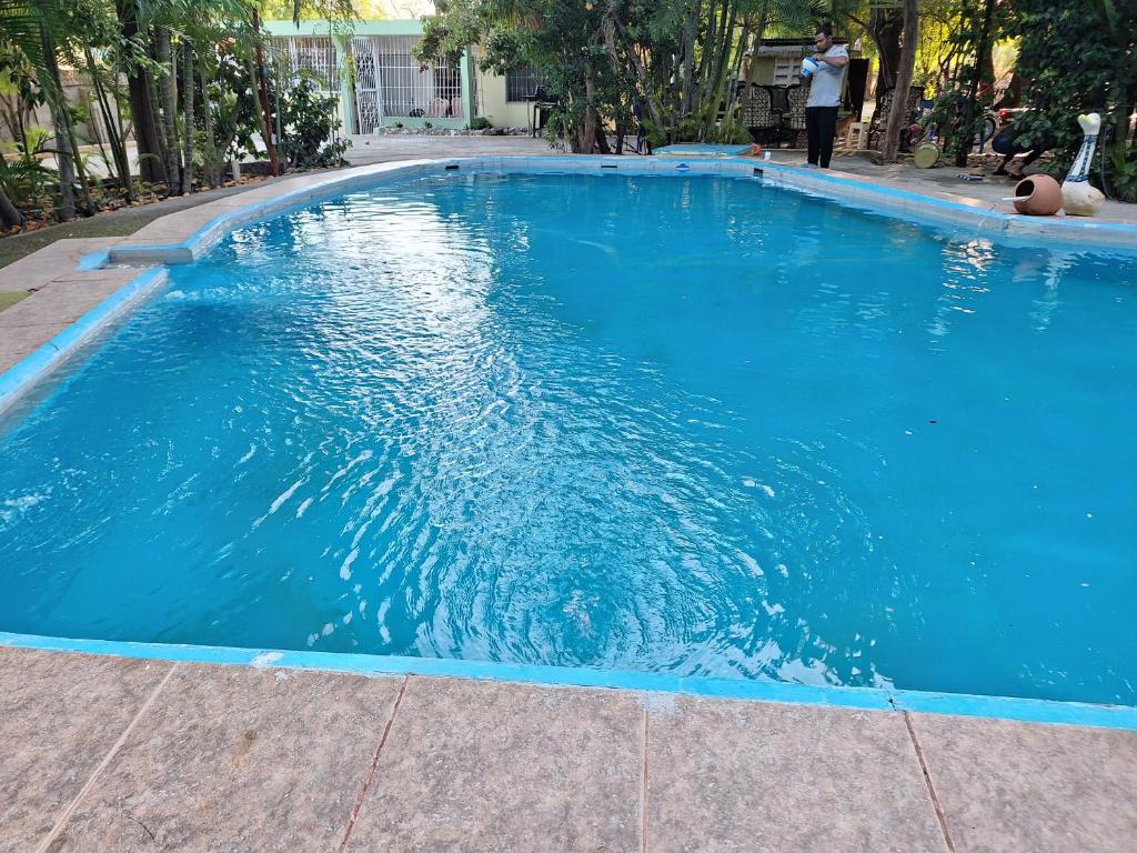 Hotel y Villa Marchena tesisinde veya buraya yakın yüzme havuzu